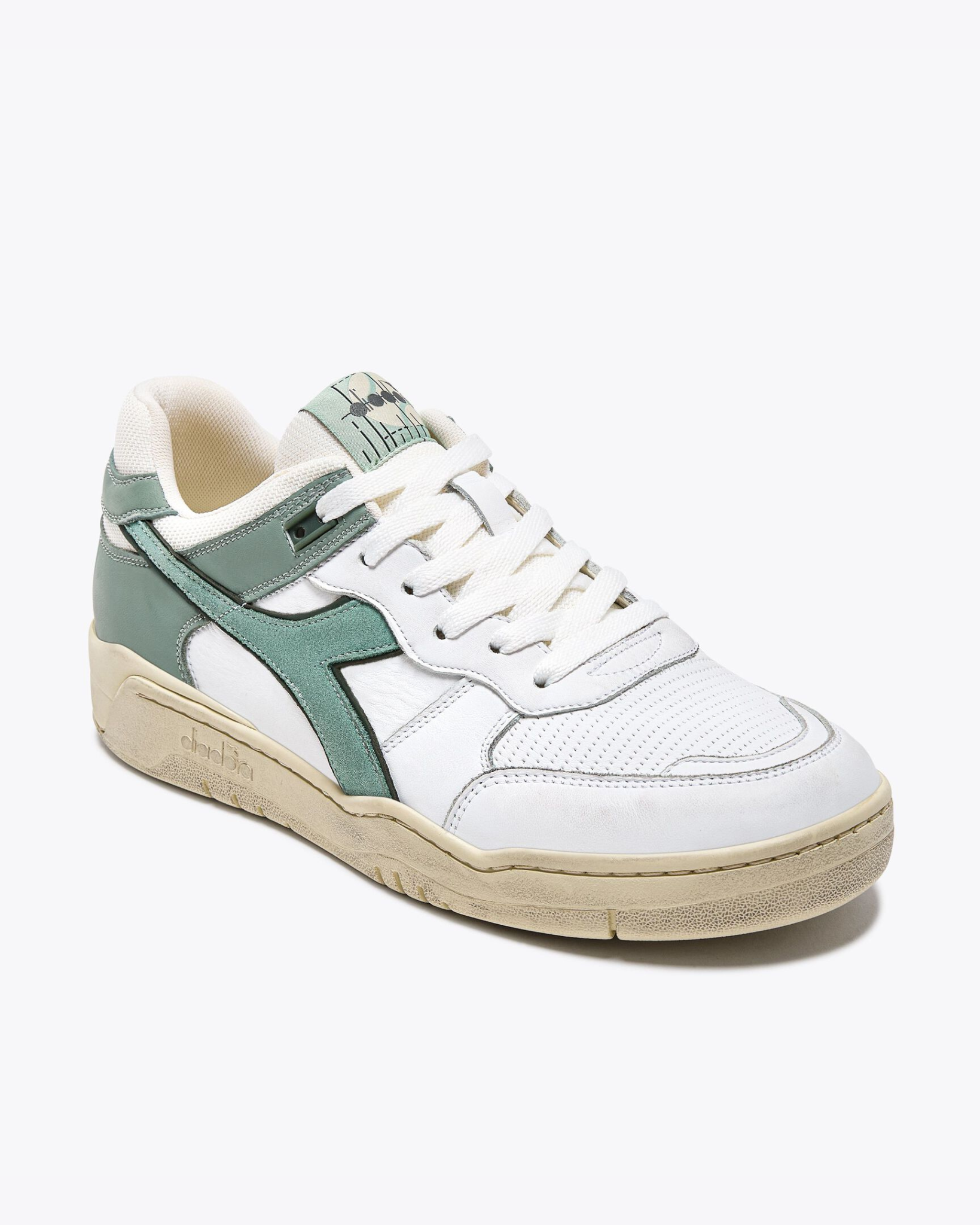 Diadora B. 560 USED - Iceberg Green shoe angled right side view with iceberg green logo, vintage cream sole, and clean stitch work.